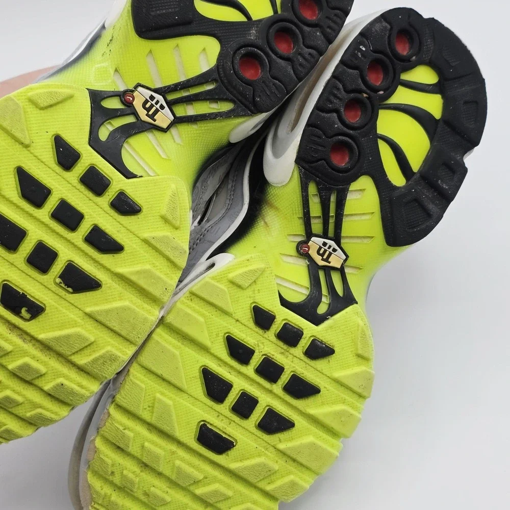 Nike‎ Air Max Plus Shoes Youth Size 6.5Y White Volt CD0609-015 Casual Sneakers